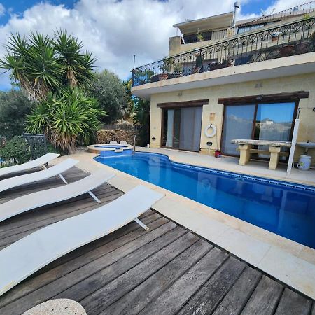 Gozo Island Escape Sleeps 4 With Private Bathroom Ghajn il-Kbira  ภายนอก รูปภาพ