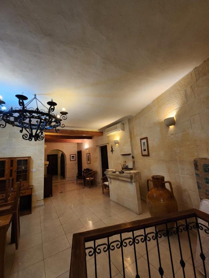 Gozo Island Escape Sleeps 4 With Private Bathroom Ghajn il-Kbira  ภายนอก รูปภาพ