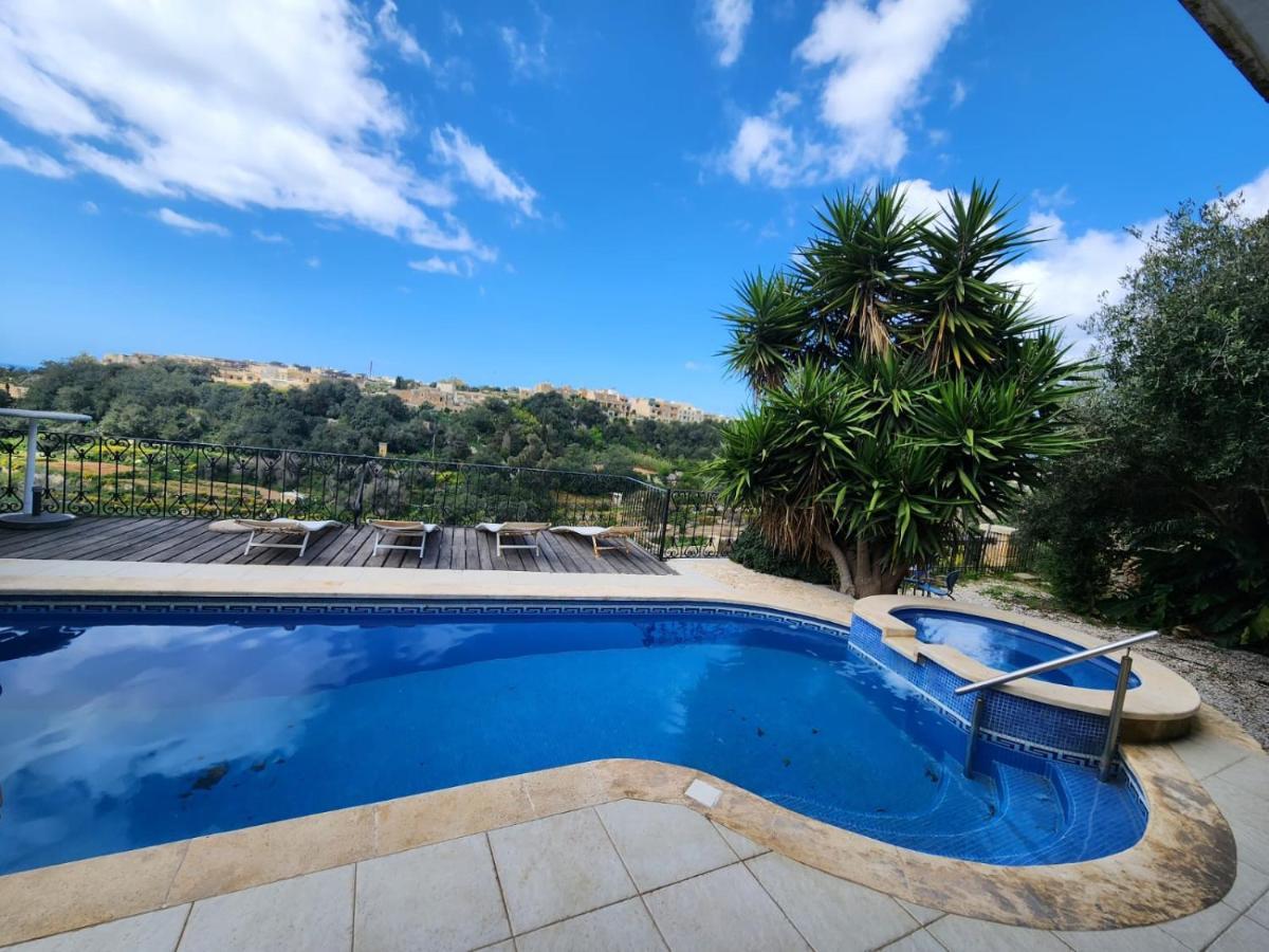Gozo Island Escape Sleeps 4 With Private Bathroom Ghajn il-Kbira  ภายนอก รูปภาพ
