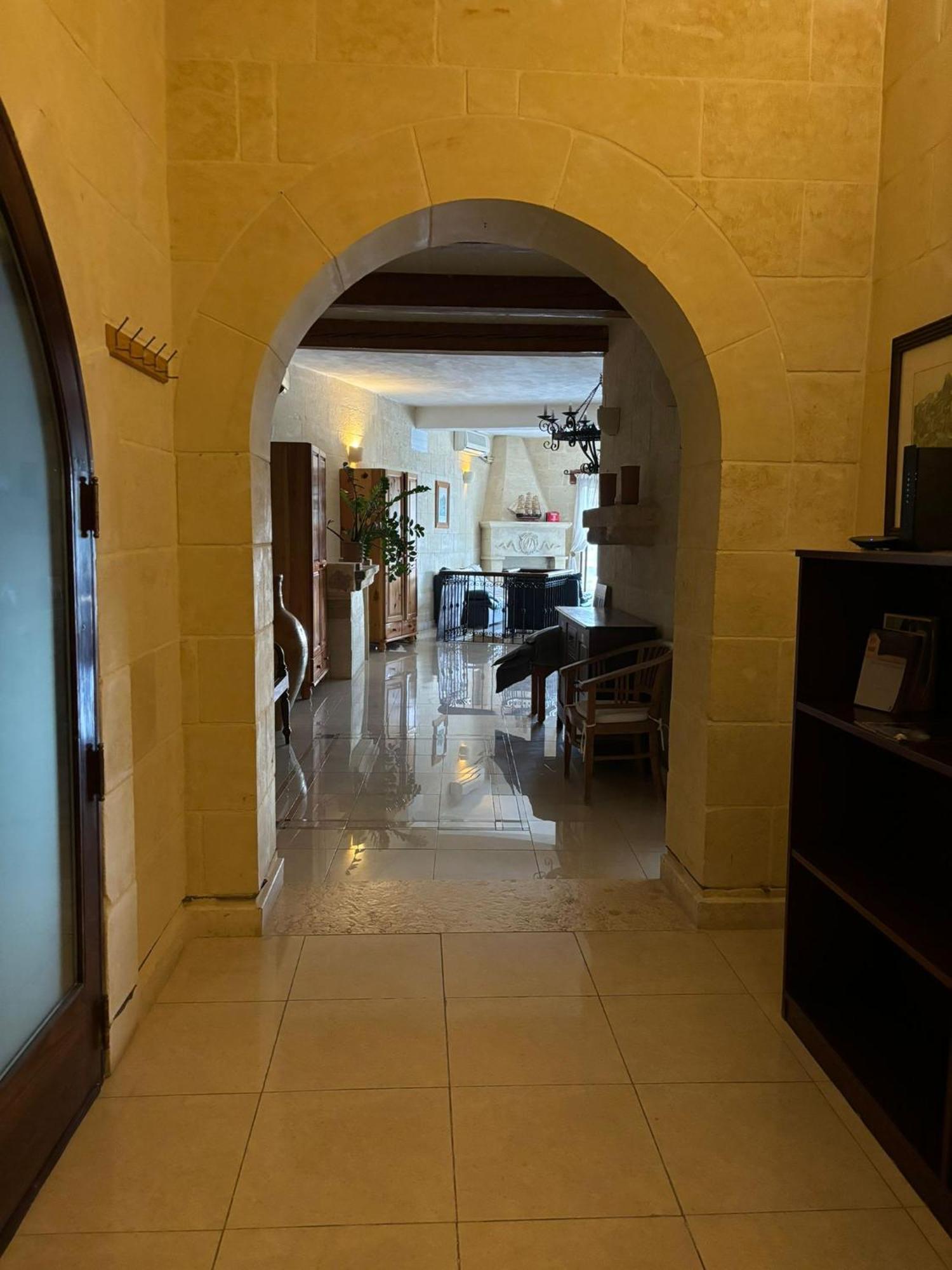 Gozo Island Escape Sleeps 4 With Private Bathroom Ghajn il-Kbira  ภายนอก รูปภาพ