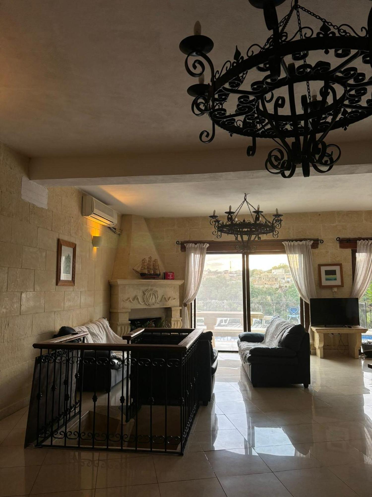 Gozo Island Escape Sleeps 4 With Private Bathroom Ghajn il-Kbira  ภายนอก รูปภาพ