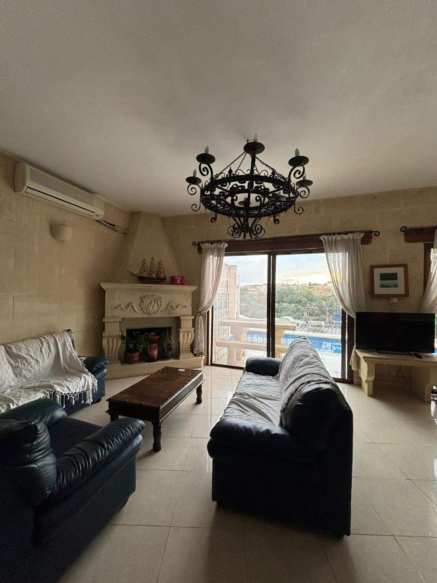 Gozo Island Escape Sleeps 4 With Private Bathroom Ghajn il-Kbira  ภายนอก รูปภาพ