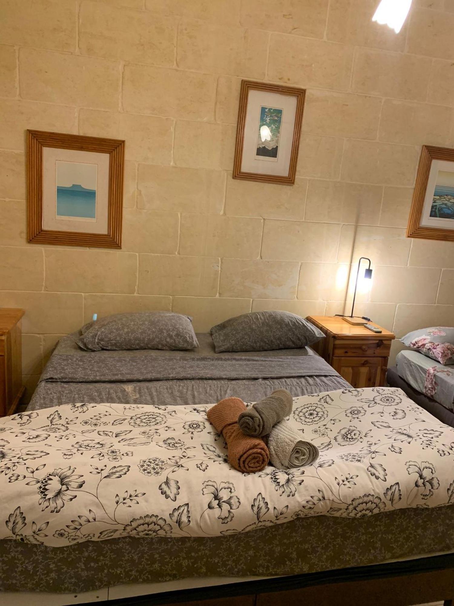 Gozo Island Escape Sleeps 4 With Private Bathroom Ghajn il-Kbira  ภายนอก รูปภาพ