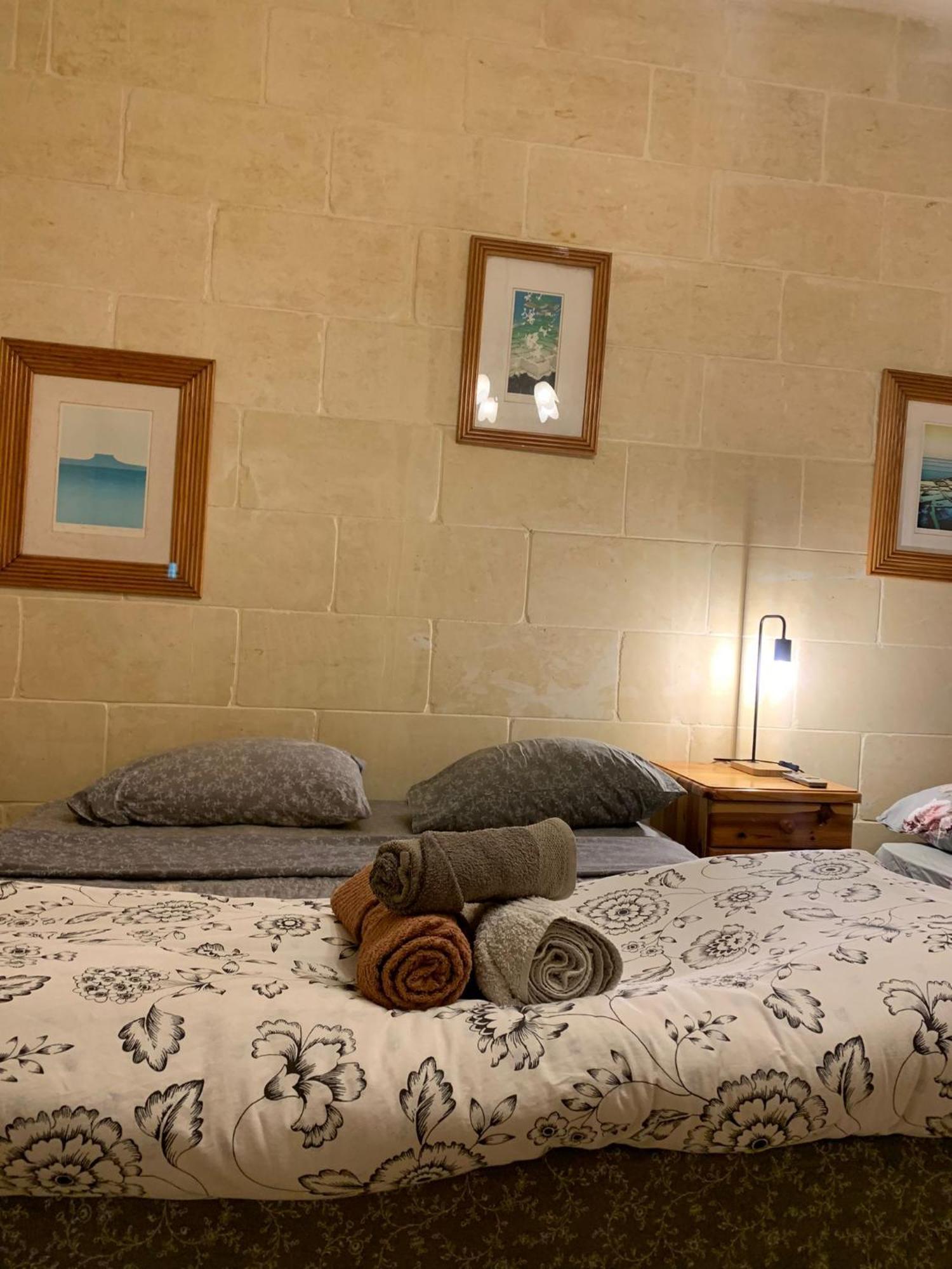 Gozo Island Escape Sleeps 4 With Private Bathroom Ghajn il-Kbira  ภายนอก รูปภาพ