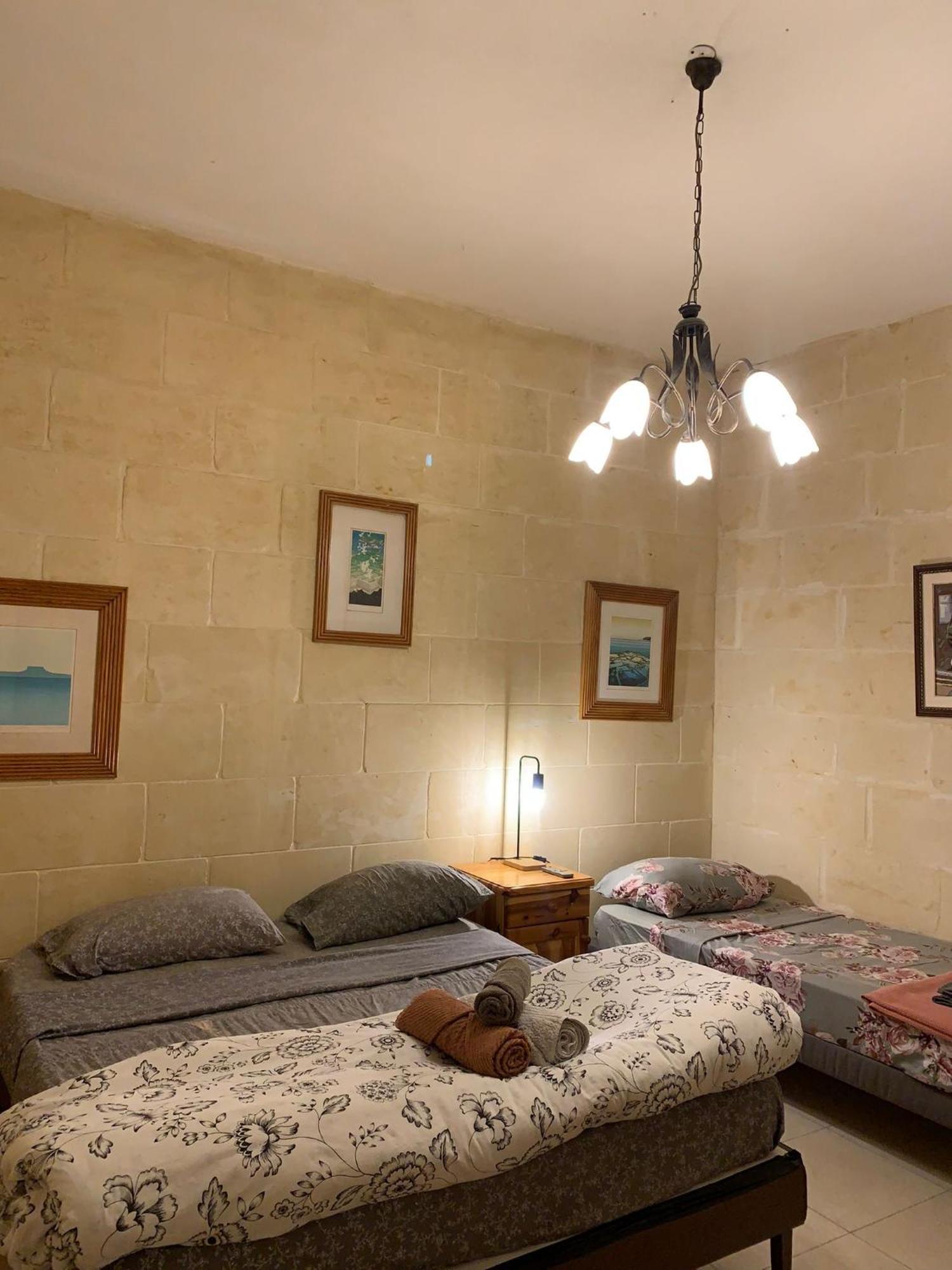 Gozo Island Escape Sleeps 4 With Private Bathroom Ghajn il-Kbira  ภายนอก รูปภาพ