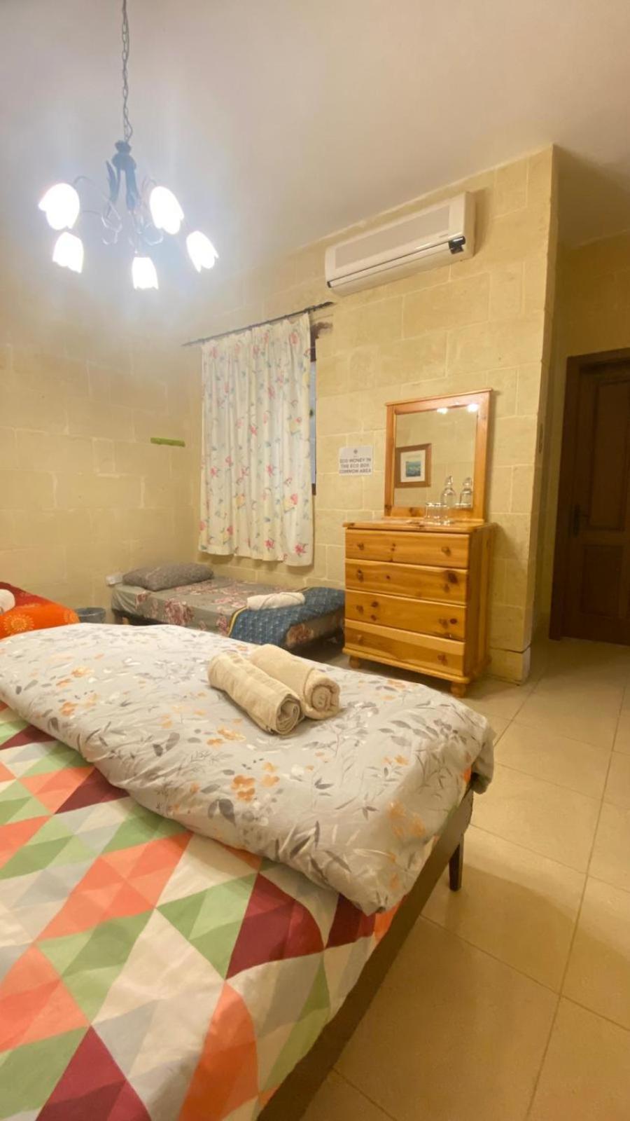 Gozo Island Escape Sleeps 4 With Private Bathroom Ghajn il-Kbira  ภายนอก รูปภาพ