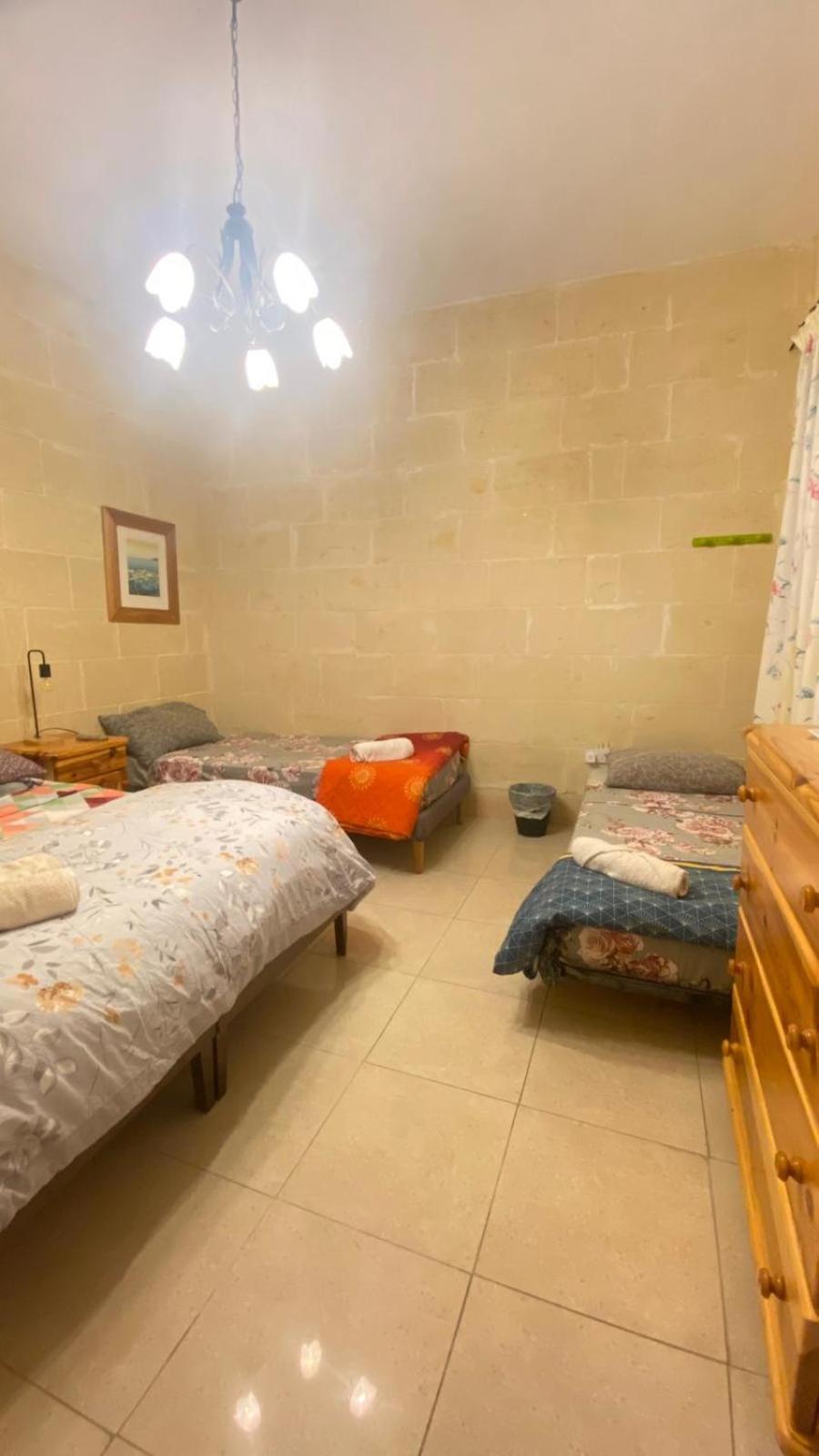 Gozo Island Escape Sleeps 4 With Private Bathroom Ghajn il-Kbira  ภายนอก รูปภาพ